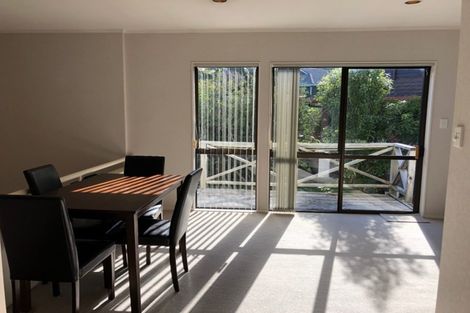 Photo of property in 27 Pinewood Grove, Botany Downs, Auckland, 2010