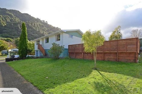 Photo of property in 1 Topeka Grove, Totara Park, Upper Hutt, 5018