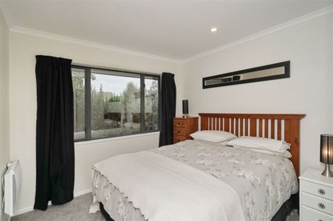 Photo of property in 16a Highwood Lane, Burnside, Christchurch, 8053