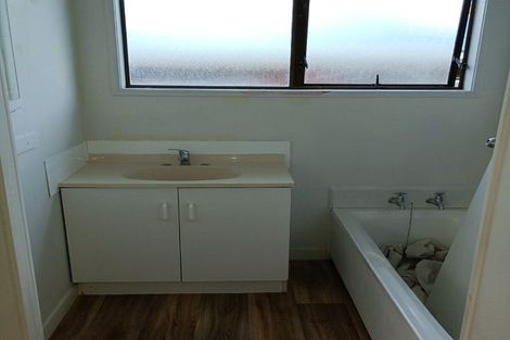 Photo of property in 10 Elvira Place, Ranui, Auckland, 0612