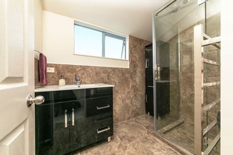 Photo of property in 2/30 Mountain Road, Mangere Bridge, Auckland, 2022