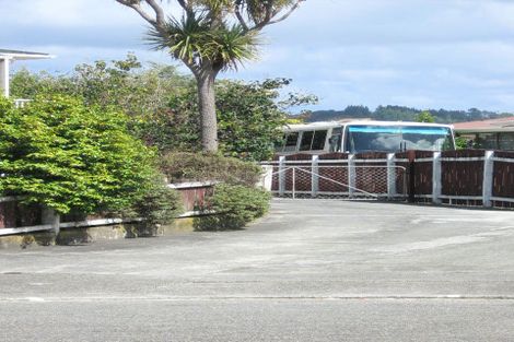 Photo of property in 27 Omaha Grove, Totara Park, Upper Hutt, 5018