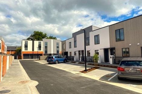 Photo of property in 19 Lyons Avenue, Murrays Bay, Auckland, 0630