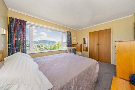 Photo of property in 16 Raynham Way, Silverstream, Upper Hutt, 5019