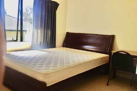 Photo of property in 23 Springside Place, New Lynn, Auckland, 0600