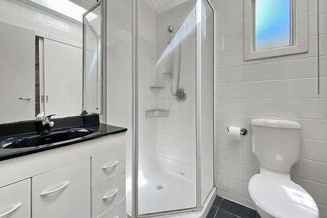 Photo of property in 1/86 Oaktree Avenue, Browns Bay, Auckland, 0630