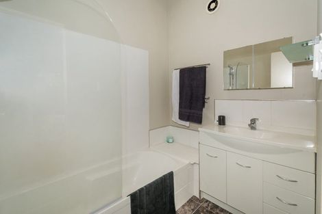Photo of property in 9 Raupapa Street, Northcote, Auckland, 0627
