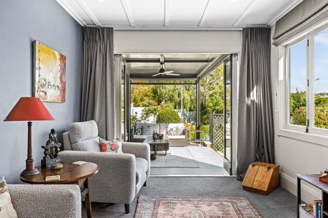 Photo of property in 2 Greenwood Road, Havelock North, 4130