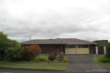 Photo of property in 90 Walter Strevens Drive, Conifer Grove, Takanini, 2112