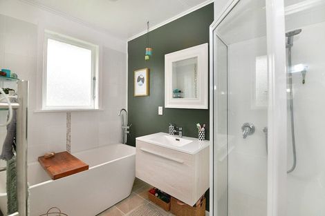 Photo of property in 136 Awaroa Road, Helensville, 0800