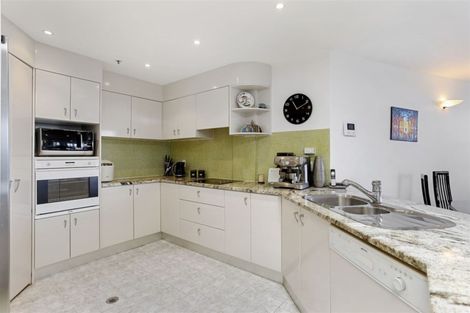 Photo of property in 3d/5 The Promenade, Takapuna, Auckland, 0622