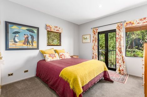 Photo of property in 52 Walter Road, Lowry Bay, Lower Hutt, 5013