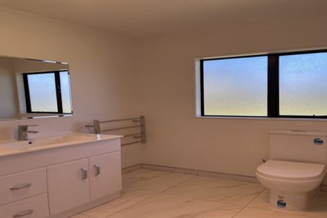 Photo of property in 3 Robina Court, Burswood, Auckland, 2013