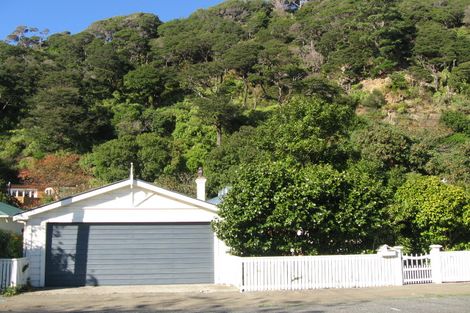 Photo of property in 305 Muritai Road, Eastbourne, Lower Hutt, 5013