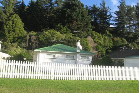 Photo of property in 100 Hine Road, Wainuiomata, Lower Hutt, 5014