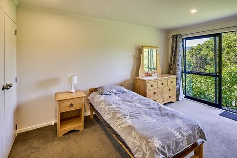 Photo of property in 4a Brasenose Place, Tawa, Wellington, 5028