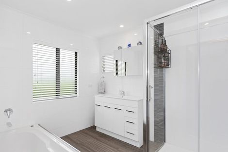 Photo of property in 76 Village Park Drive, Welcome Bay, Tauranga, 3112