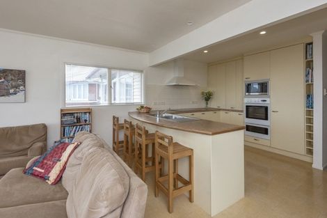 Photo of property in 4 Clematis Avenue, Murrays Bay, Auckland, 0630