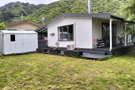 Photo of property in 38 Larchmont Grove, Totara Park, Upper Hutt, 5018