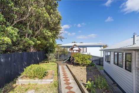 Photo of property in 54 Kahu Road, Paremata, Porirua, 5024