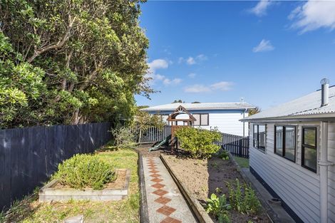 Photo of property in 54 Kahu Road, Paremata, Porirua, 5024