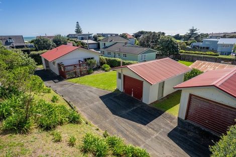 Photo of property in 96 Field Way, Waikanae Beach, Waikanae, 5036