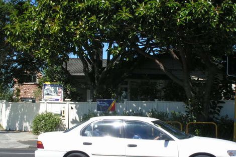 Photo of property in 46 Onewa Road, Northcote Point, Auckland, 0627
