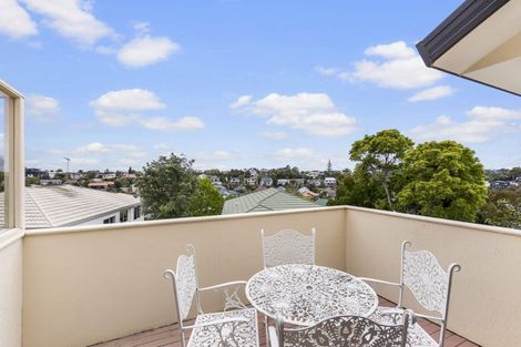 Photo of property in 17 Charlotte Street, Stanmore Bay, Whangaparaoa, 0932