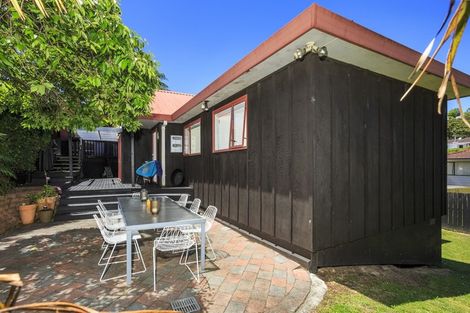 Photo of property in 2/16 Redwing Street, Browns Bay, Auckland, 0630