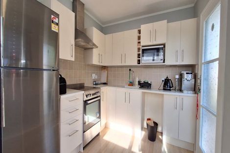 Photo of property in 2/8 Phillipa Place, Browns Bay, Auckland, 0630