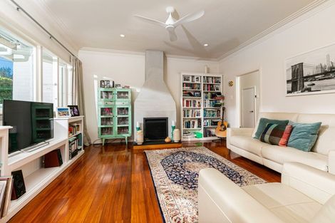 Photo of property in 1/27 Summer Street, Stanley Point, Auckland, 0624