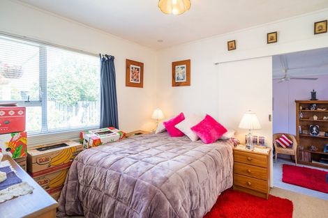 Photo of property in 1 Elder Grove, Paraparaumu, 5032