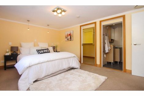 Photo of property in 24 Howard Road, Northcote, Auckland, 0627