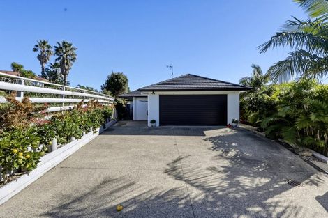 Photo of property in 15 Odlin Lane, Red Beach, 0932