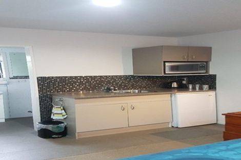 Photo of property in 834 East Coast Road, Oteha, Auckland, 0630