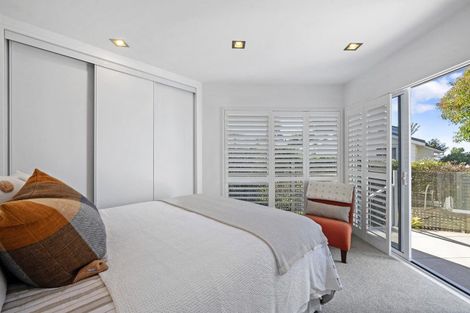 Photo of property in 2/39 Eastcliffe Road, Castor Bay, Auckland, 0620