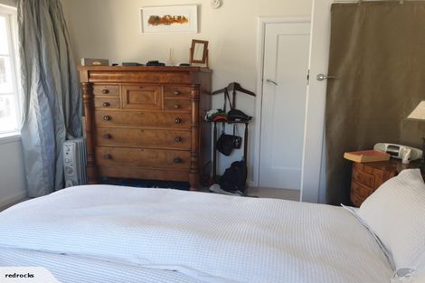 Photo of property in Olympus Flats, 8/280 Oriental Parade, Oriental Bay, Wellington, 6011