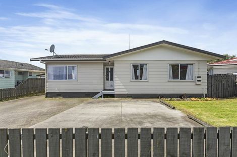 Photo of property in 496 Roscommon Road, Clendon Park, Auckland, 2103