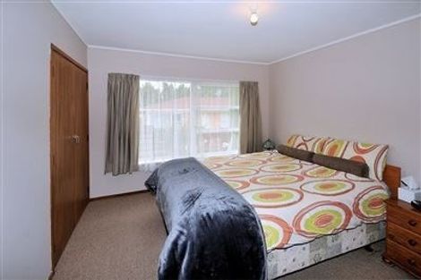 Photo of property in 1/15 Woodall Place, Totara Vale, Auckland, 0627