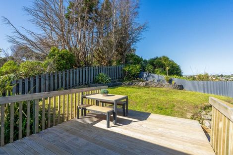 Photo of property in 75 Salford Street, Newlands, Wellington, 6037