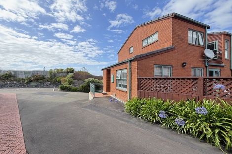 Photo of property in Mt Carmel Mews, 1/9 Arawa Road, Hataitai, Wellington, 6021