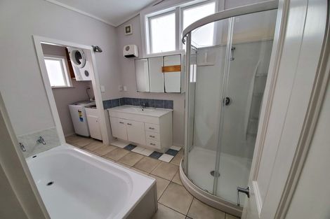 Photo of property in 18 Somerset Avenue, Newtown, Wellington, 6021