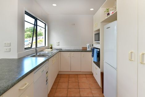 Photo of property in 1/62 Fernhill Way, Oteha, Auckland, 0632