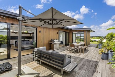 Photo of property in 10 Laly Haddon Place, Matakana, 0985