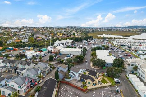 Photo of property in 11l Clearwater Cove, West Harbour, Auckland, 0618