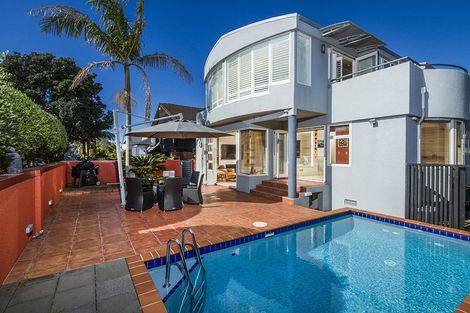 Photo of property in 1/2 Holiday Road, Milford, Auckland, 0620