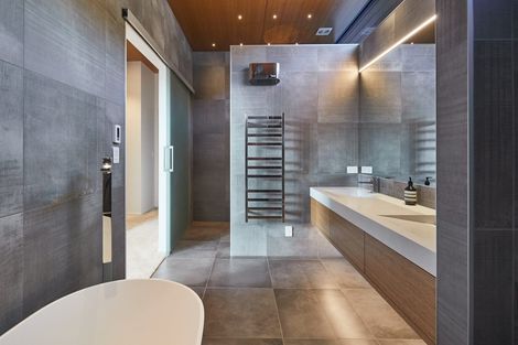 Photo of property in 69 Waikawa Road, Picton, 7220