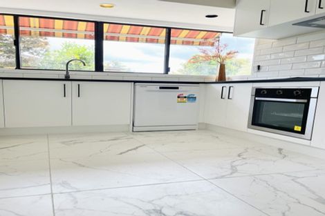 Photo of property in 21 Woodview Rise, Botany Downs, Auckland, 2010