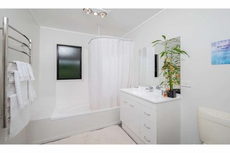 Photo of property in 68 Wiroa Road, Kerikeri, 0293