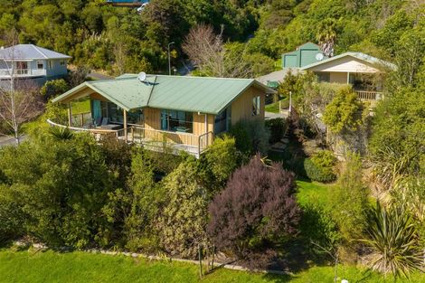 Photo of property in 21 Amelia Crescent, Waikawa, Picton, 7220
